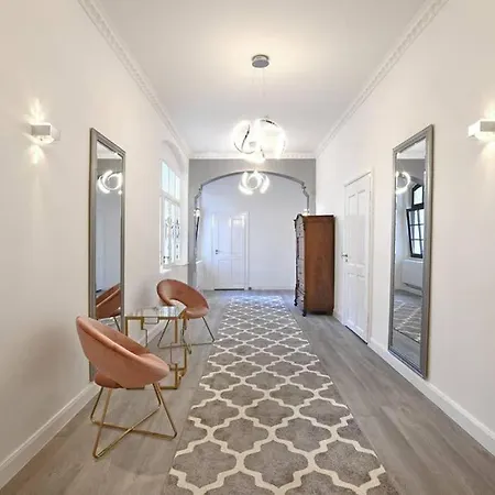 6,5 Luxury - - 3 Bedrooms - 2 Bathrooms Apartment Zwickau
