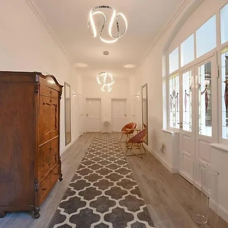 6,5 Luxury - - 3 Bedrooms - 2 Bathrooms *