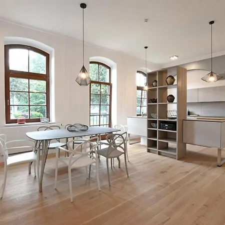 6,5 Luxury - - 3 Bedrooms - 2 Bathrooms Zwickau